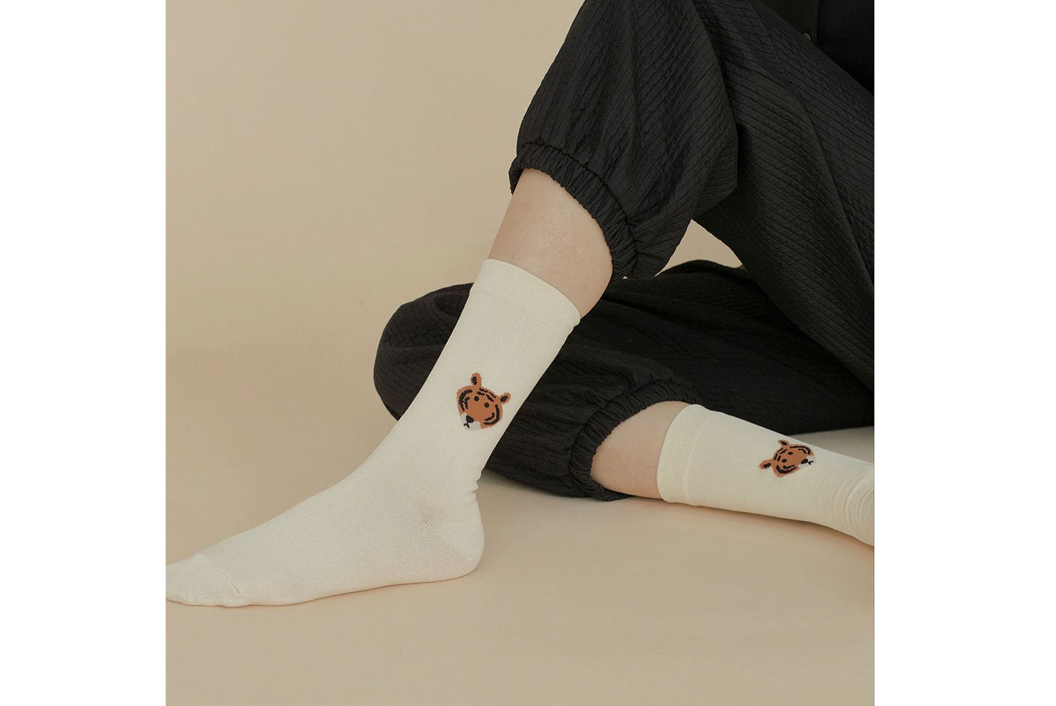 【バーンストア】WARMGREY TAIL / MEET TIGER SOCKS