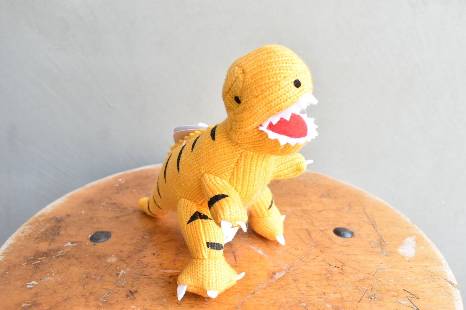 【バーンストア】Best Years / T Rex Knitted Dinosaur Rattle
Yellow