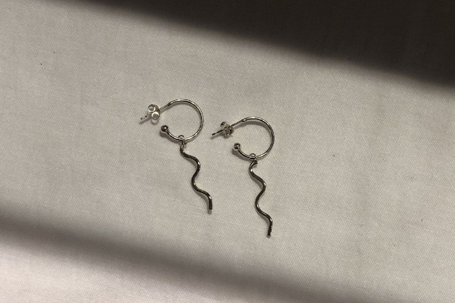 【バーンストア】 studio adorn / Charms On Hoops ピアス