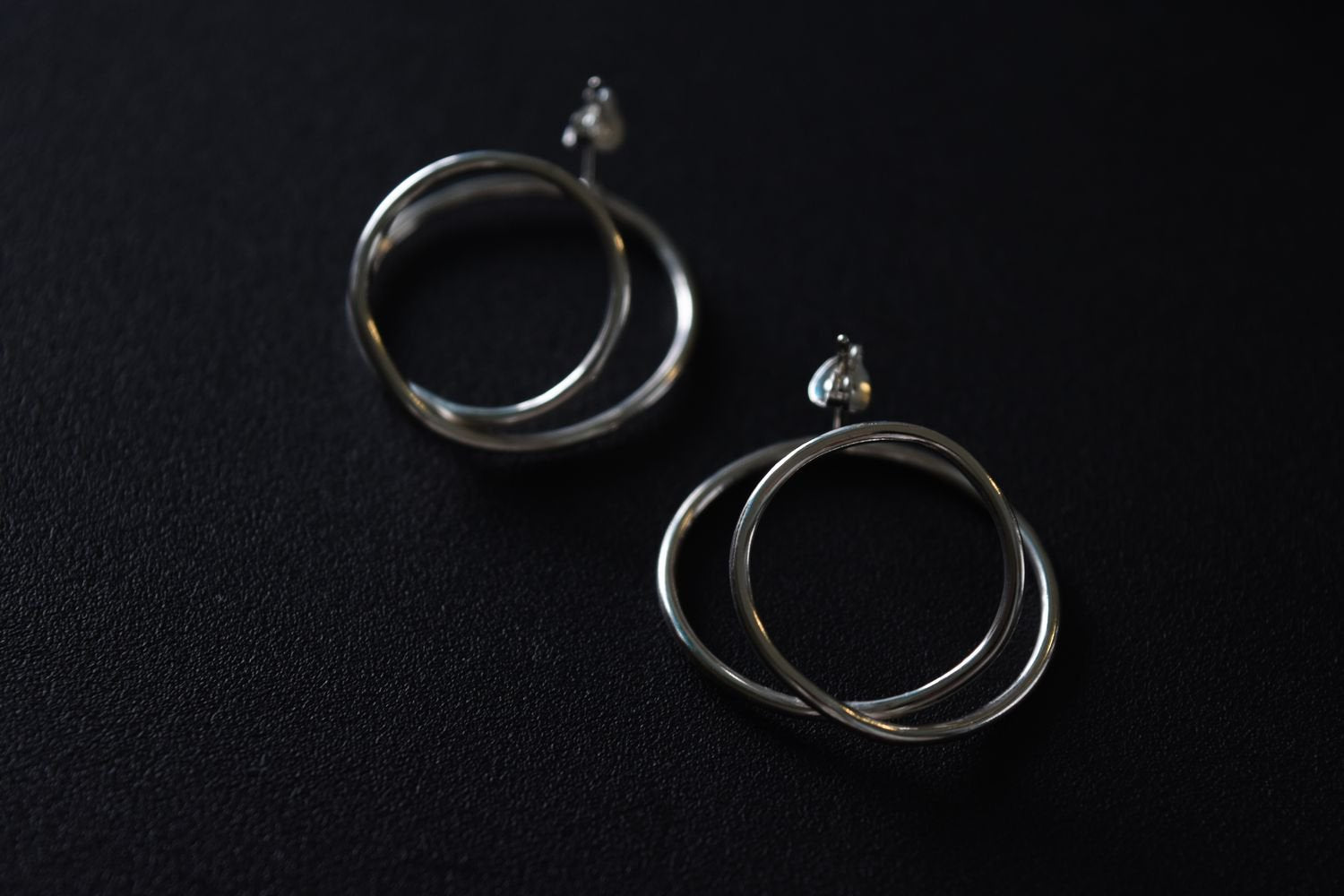 【バーンストア】 studio adorn / Statement Twist Hoops ピアス