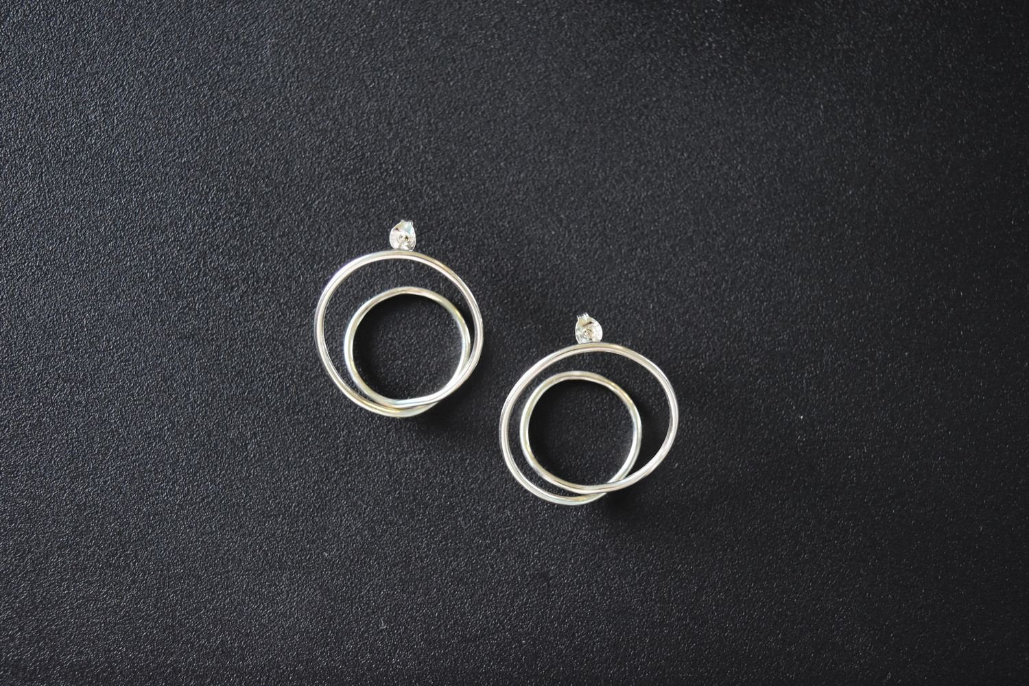 【バーンストア】 studio adorn / Statement Twist Hoops ピアス