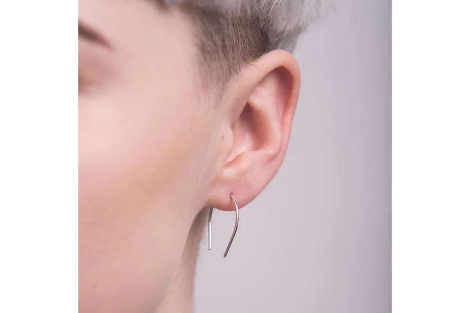 【バーンストア】 studio adorn / Curve Ear Thread ピアス