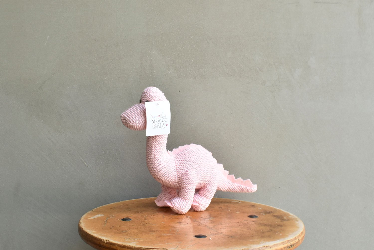 【バーンストア】Best Years / Knitted Organic Cotton Pink Diplodocus Dinosaur Baby Rattle