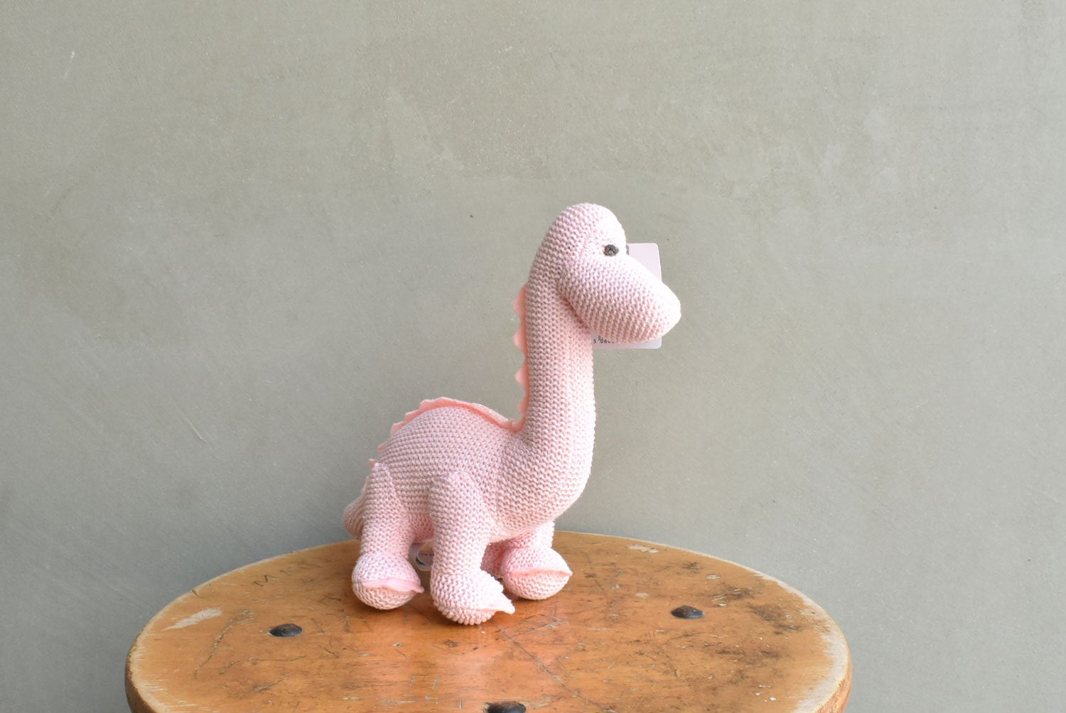 【バーンストア】Best Years / Knitted Organic Cotton Pink Diplodocus Dinosaur Baby Rattle