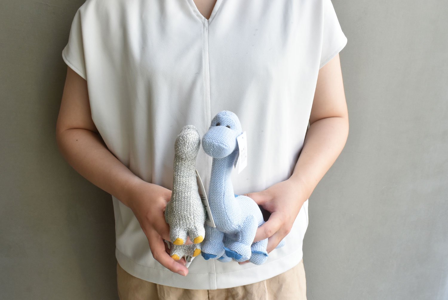 【バーンストア】Best Years / Knitted Organic Cotton Pink Diplodocus Dinosaur Baby Rattle