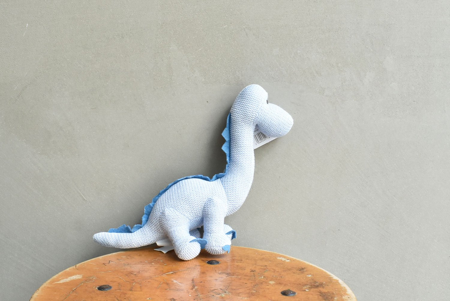 【バーンストア】Best Years / Knitted Organic Cotton Blue Diplodocus Dinosaur Baby Rattle