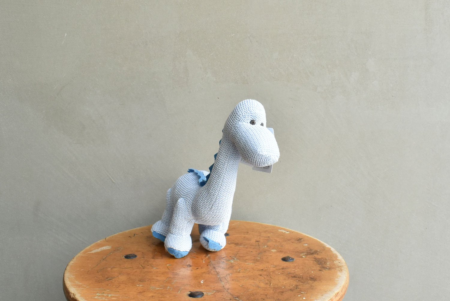 【バーンストア】Best Years / Knitted Organic Cotton Blue Diplodocus Dinosaur Baby Rattle