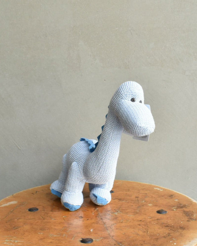 【バーンストア】Best Years / Knitted Organic Cotton Blue Diplodocus Dinosaur Baby Rattle