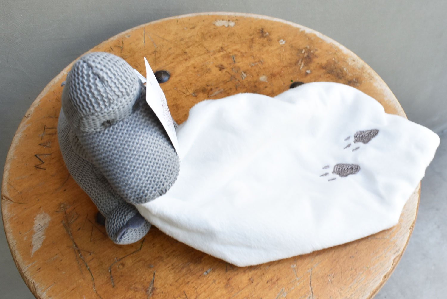 【バーンストア】Best Years / Grey Diplodocus Knitted Dinosaur Soft Toy with Comfort Blanket