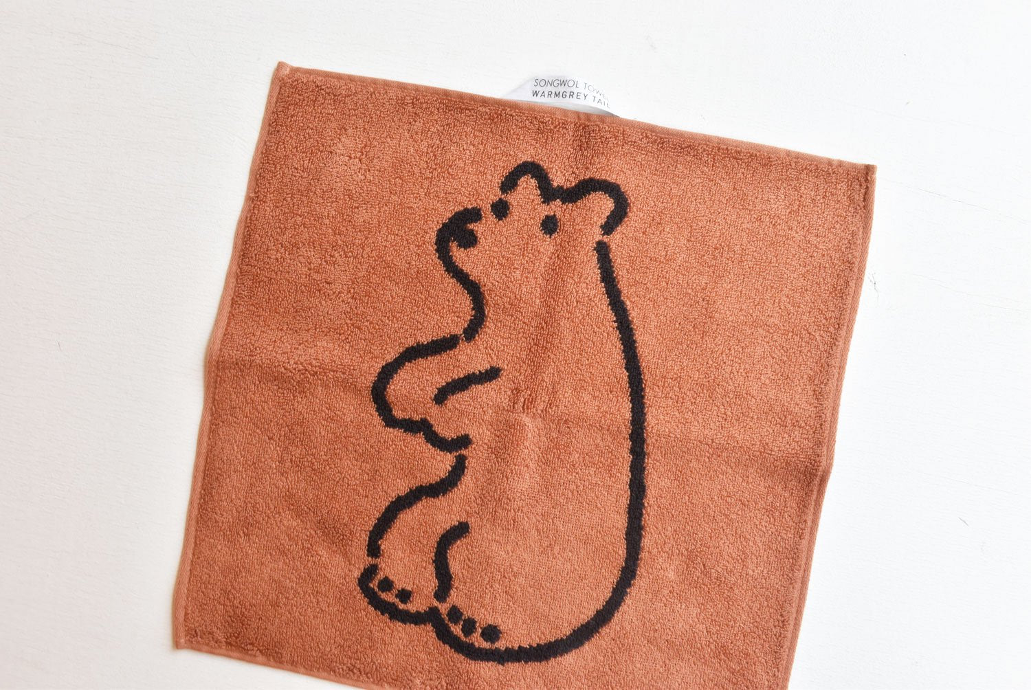 【バーンストア】WARMGREY TAIL / HUGGY BEAR HAND TOWEL - BRICK