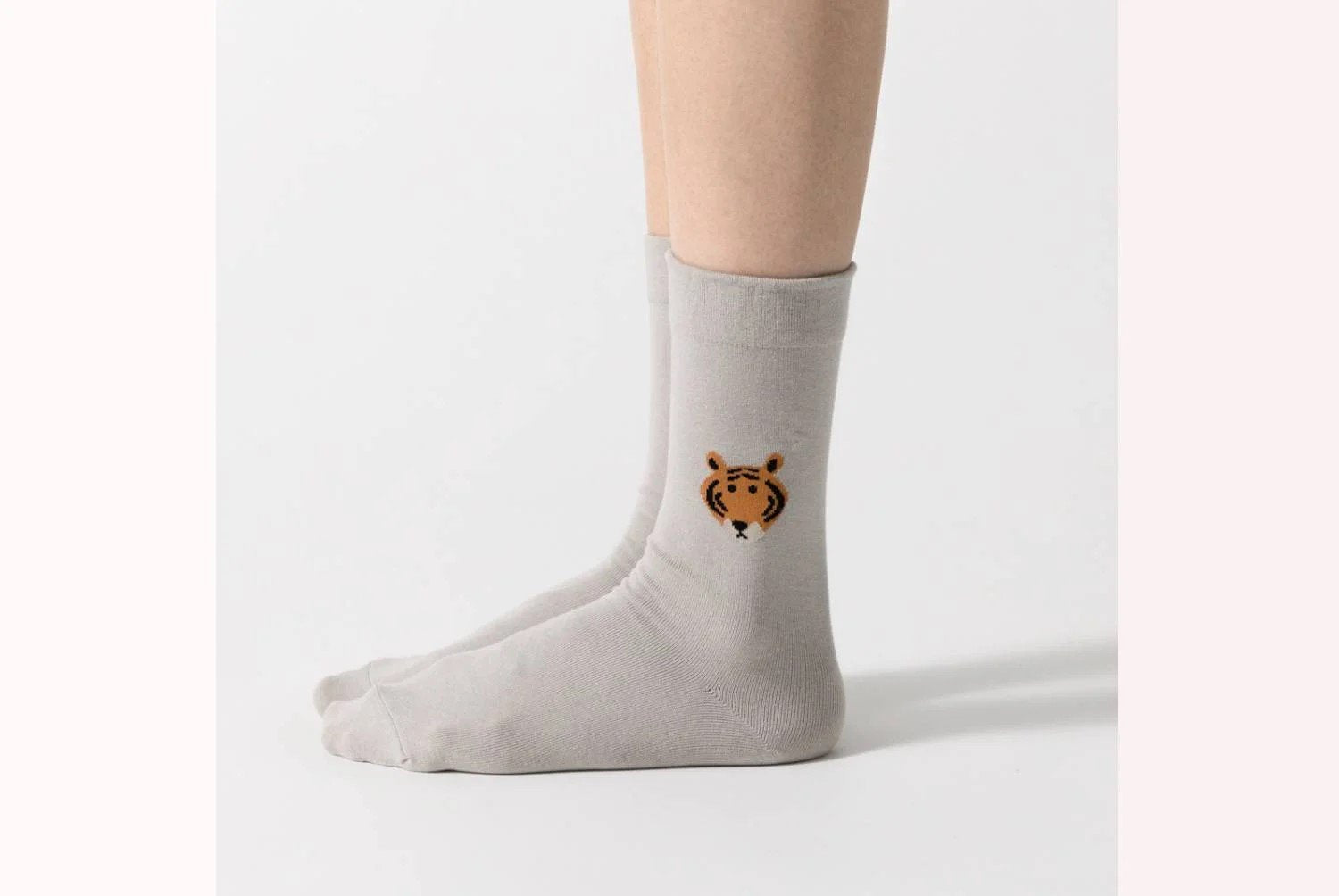 【バーンストア】WARMGREY TAIL / MEET TIGER SOCKS