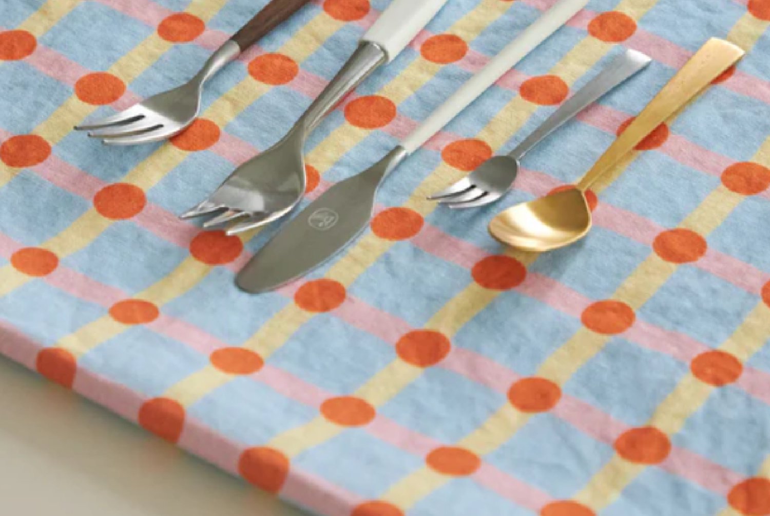 【バーンストア】WARMGREY TAIL / DOT CHECK KITCHEN CLOTH -STRAWBERRY ON LIGHT BLUE