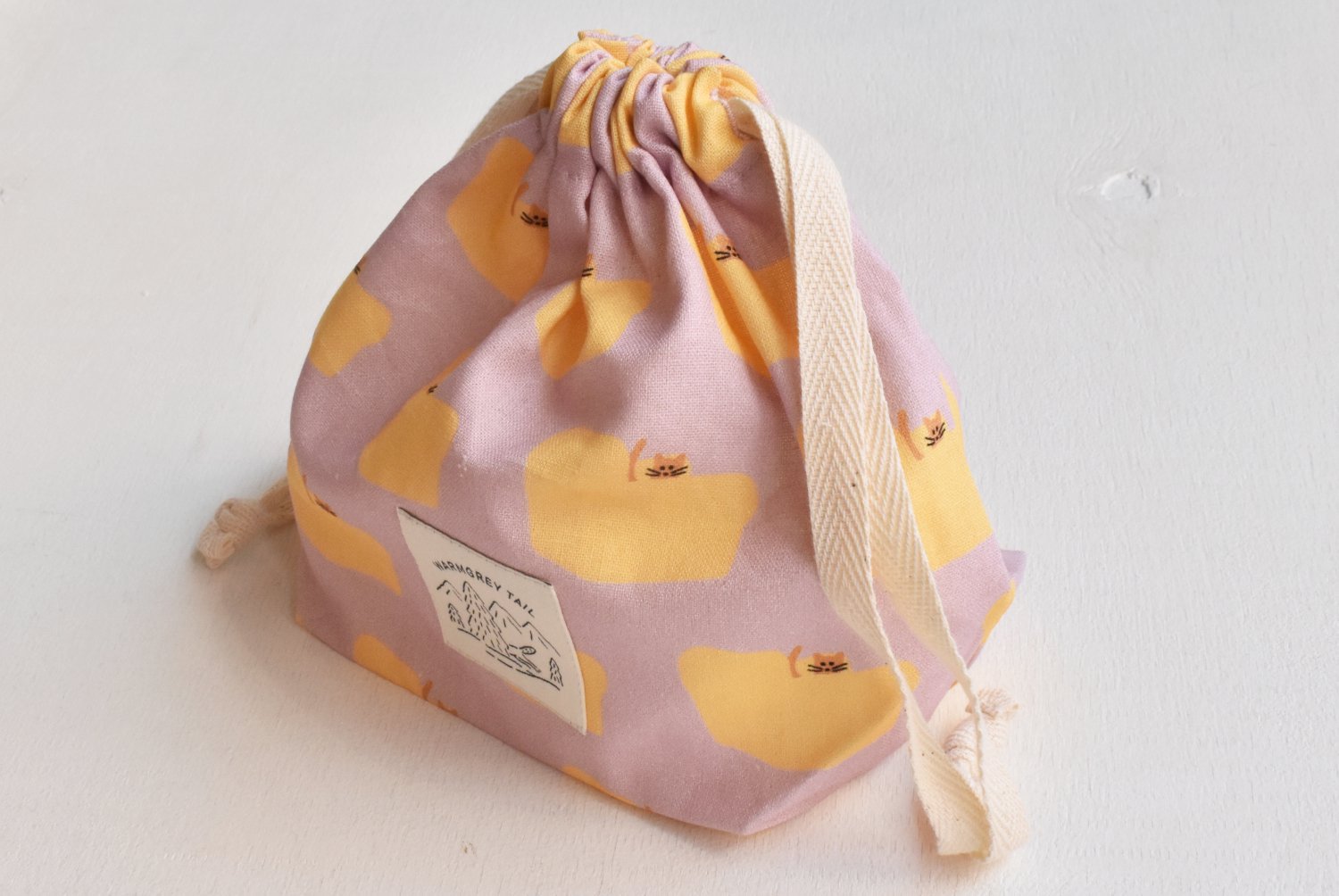 【バーンストア】WARMGREY TAIL / ARMCHAIR STRING POUCH - YELLOW ON PINK