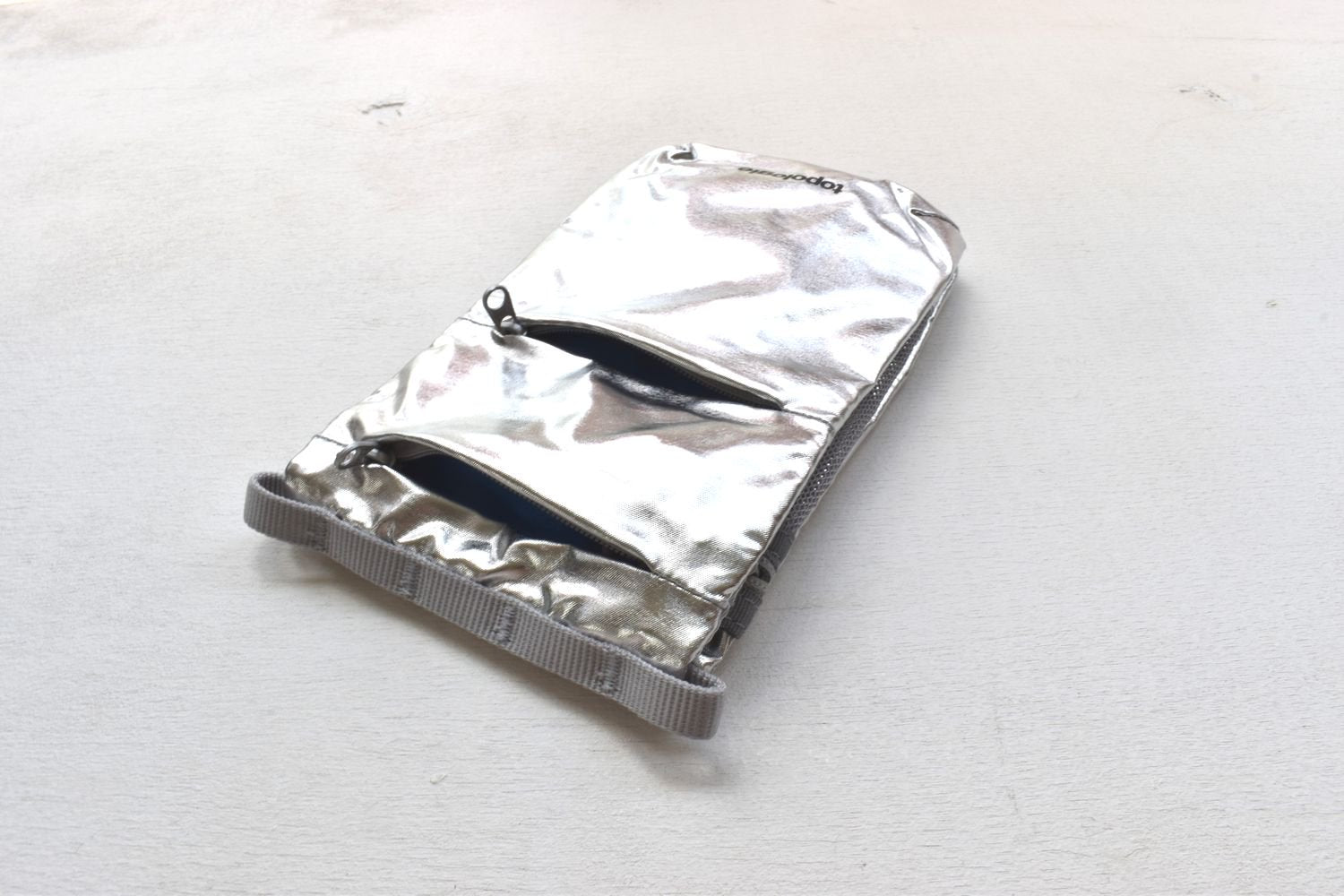 topologie / Phone Sacoche 【バッグ単体】(Chrome/Metallic) 21909