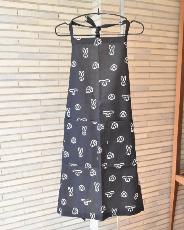 WARMGREY TAIL(ウォームグレーテール）/ BUNNY BUNNY APRON BLACK【バーンストア】