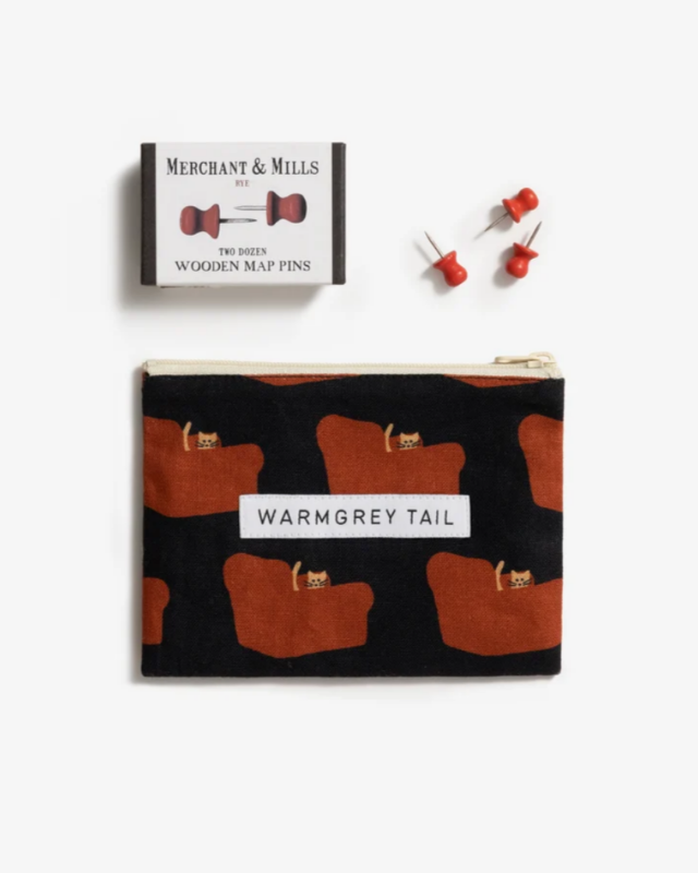WARMGREY TAIL(ウォームグレーテール）/ ARMCHAIR FLAT POUCH - RED ON BLACK [S]バーンストア】