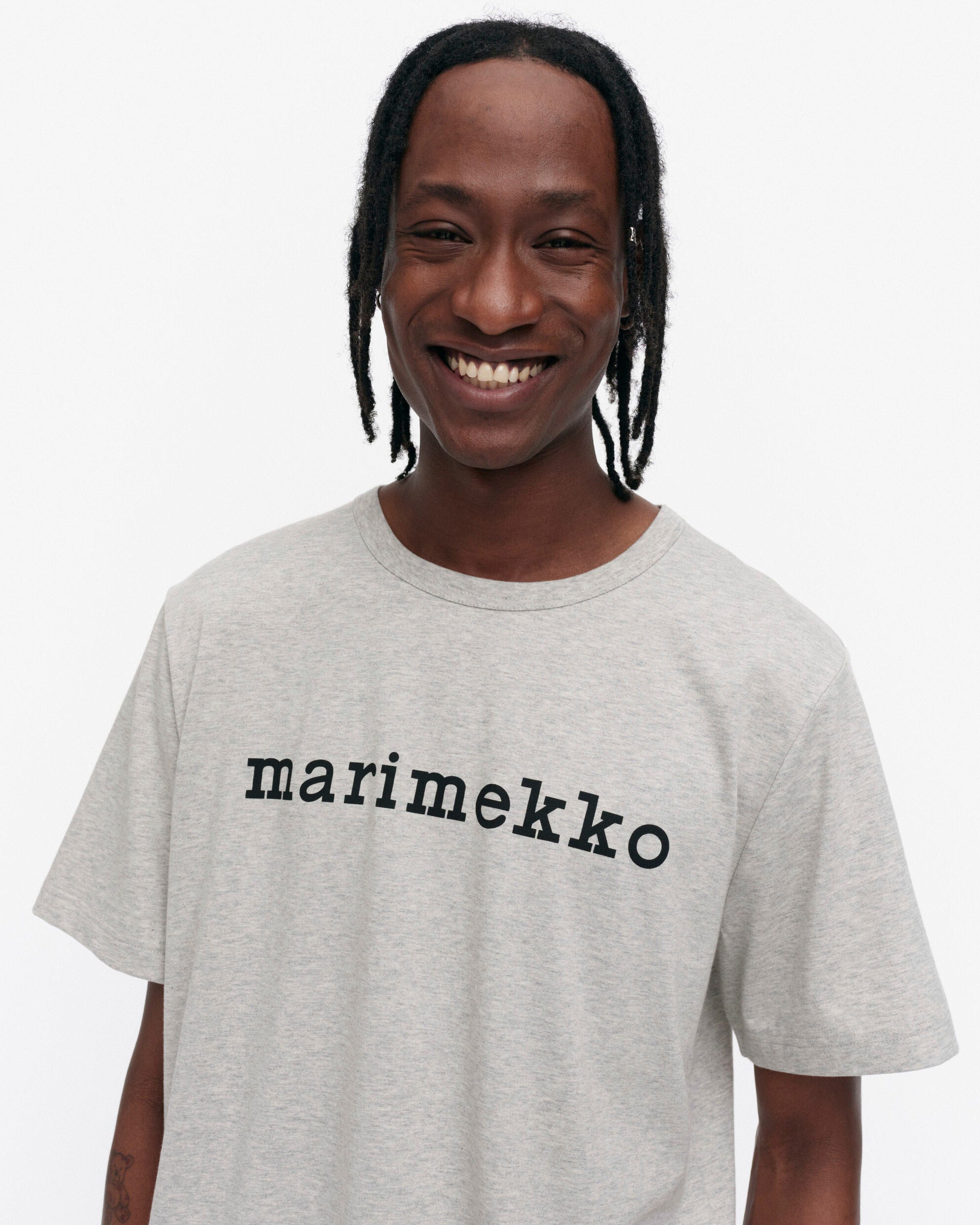 【マリメッコ】Kioski Vihne Logo Tシャツ 52254194565