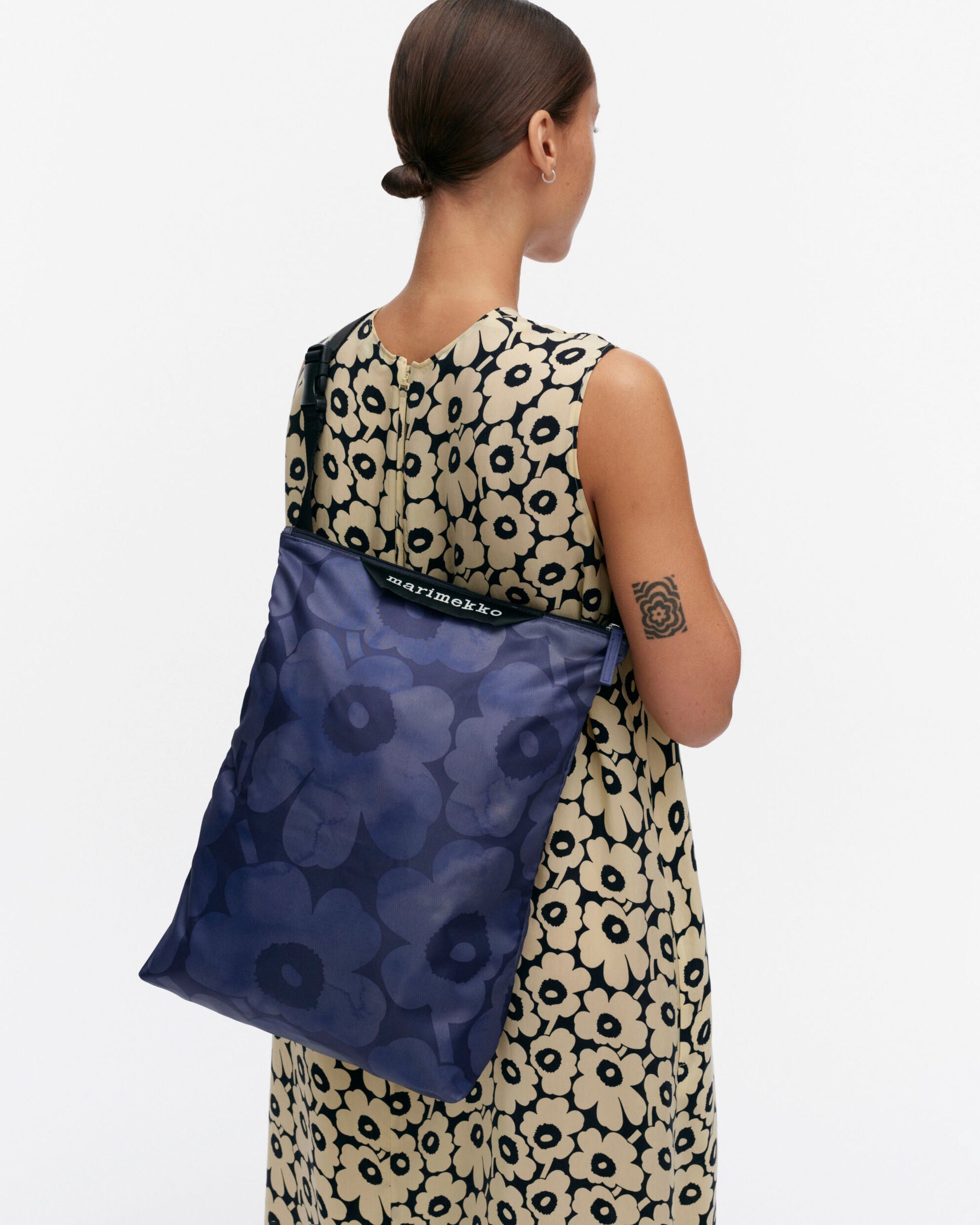 【マリメッコ】 Neat Crossbody Unikko M ショルダーバッグ　52254294574