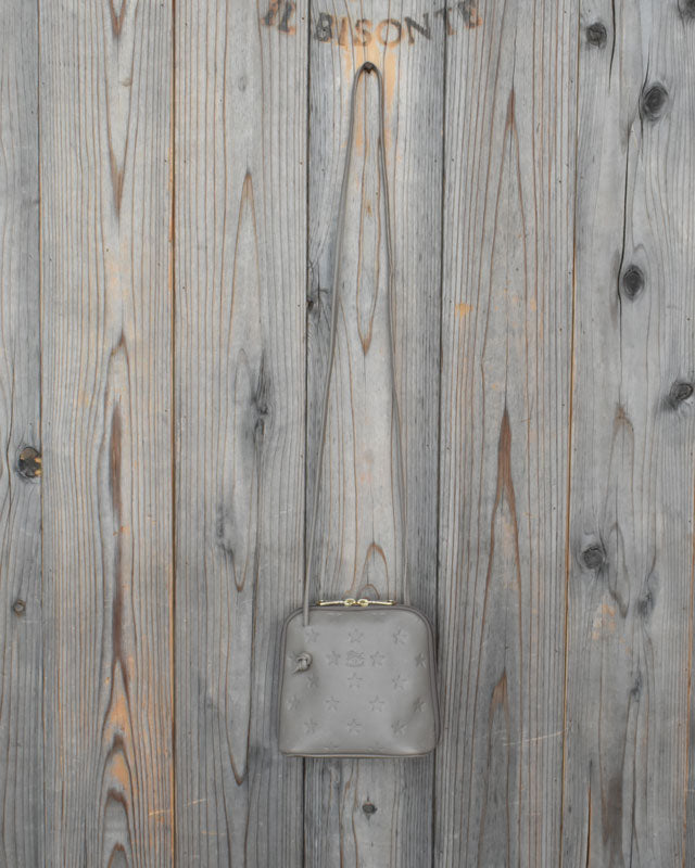 【イルビゾンテ】スター エンボスド レザー クロスボディバッグ 54262304211