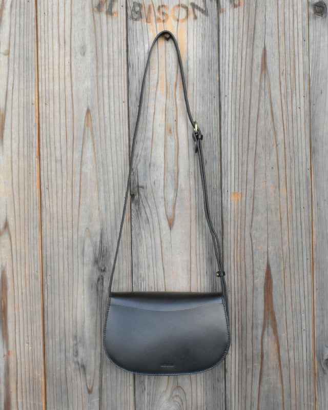 【イルビゾンテ】スムースレザー クロスボディバッグ 54252305411