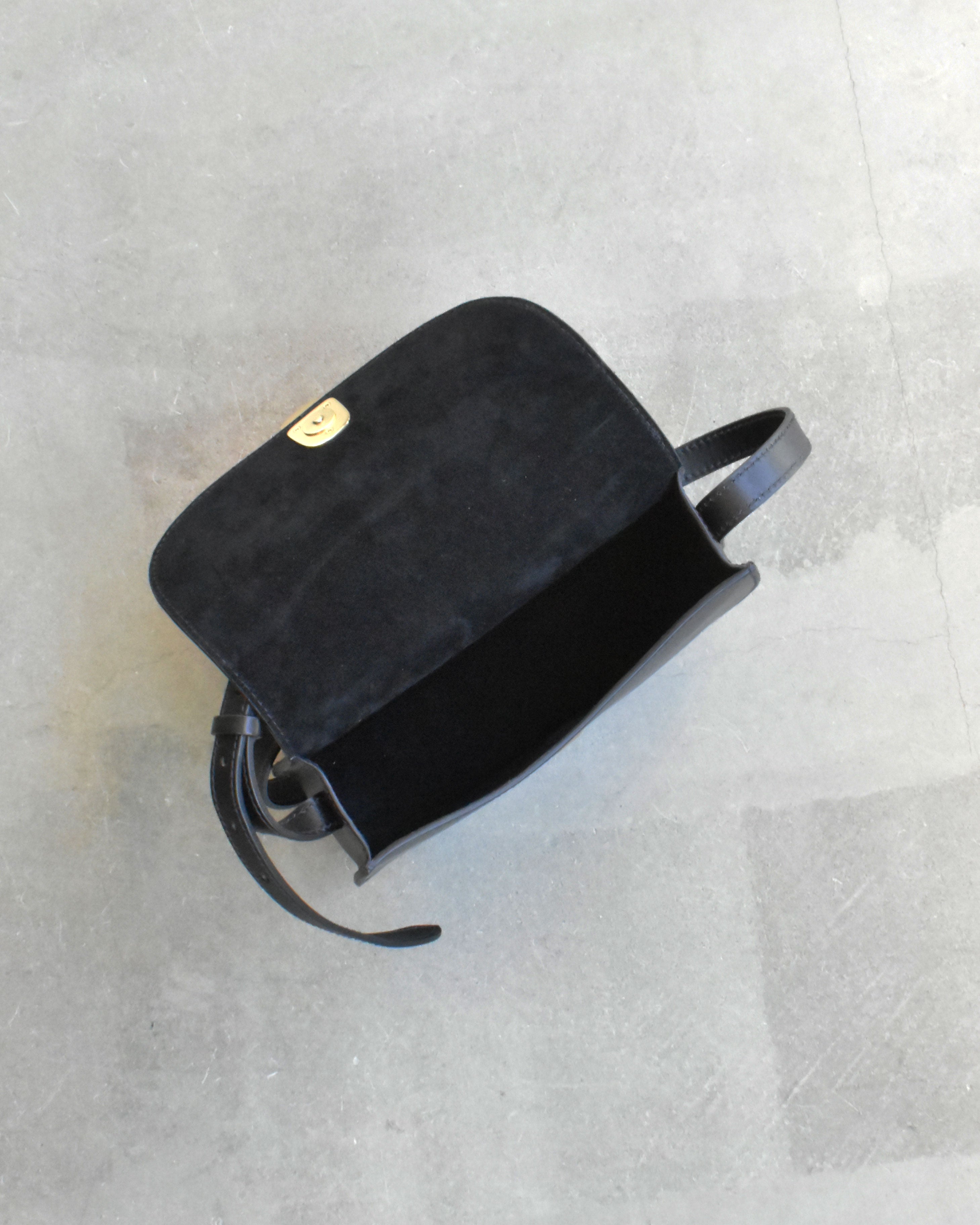 【イルビゾンテ】スムースレザー クロスボディバッグ 54252305411