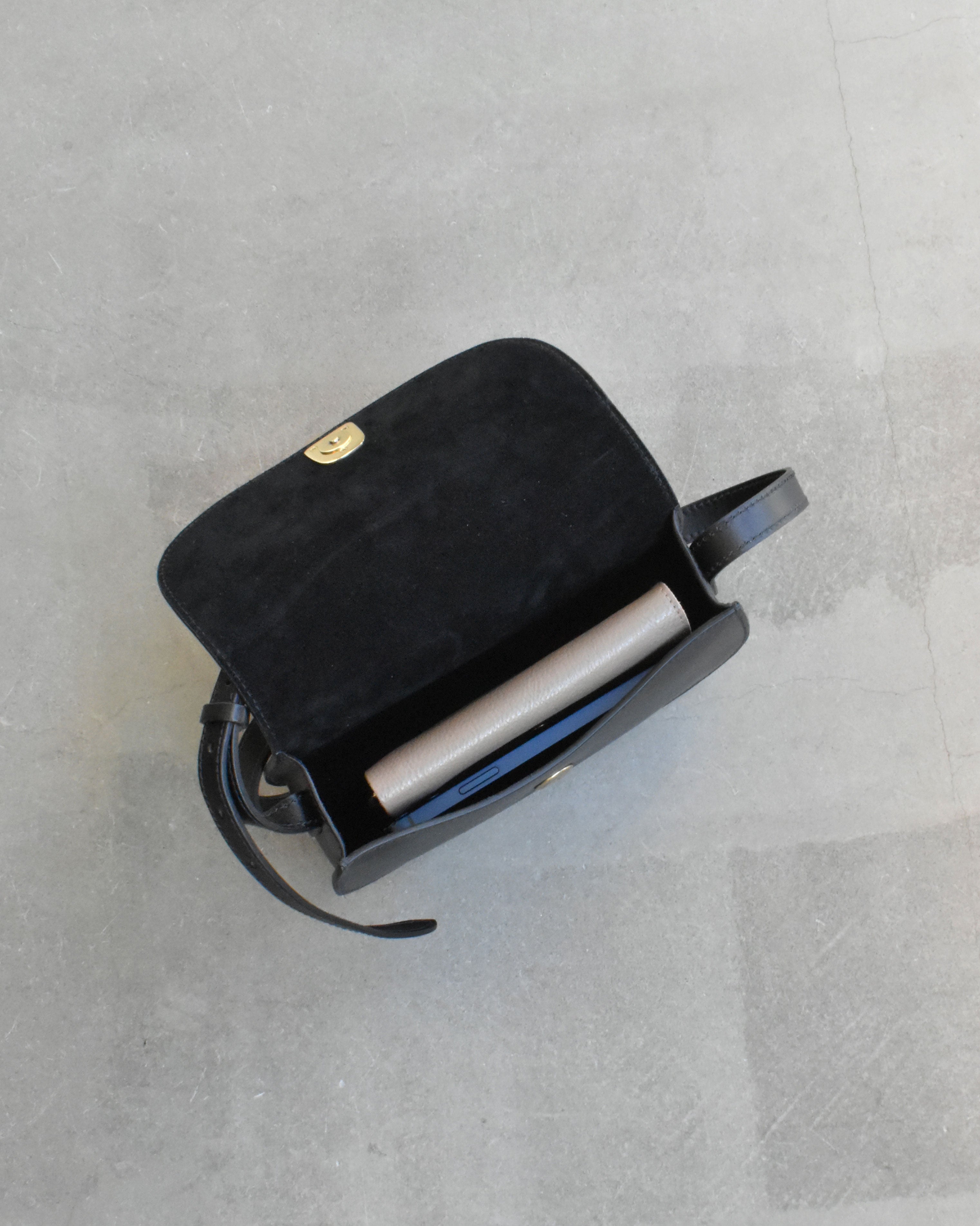 【イルビゾンテ】スムースレザー クロスボディバッグ 54252305411