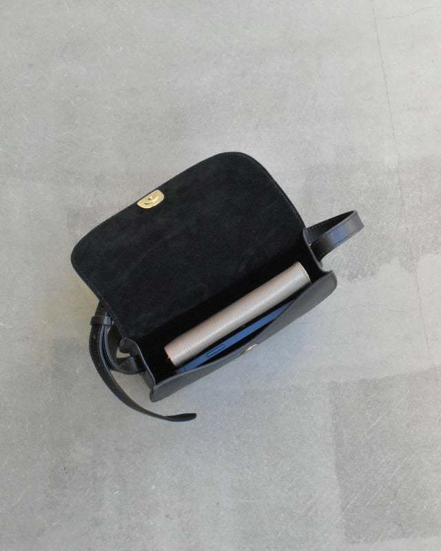 【イルビゾンテ】スムースレザー クロスボディバッグ 54252305411