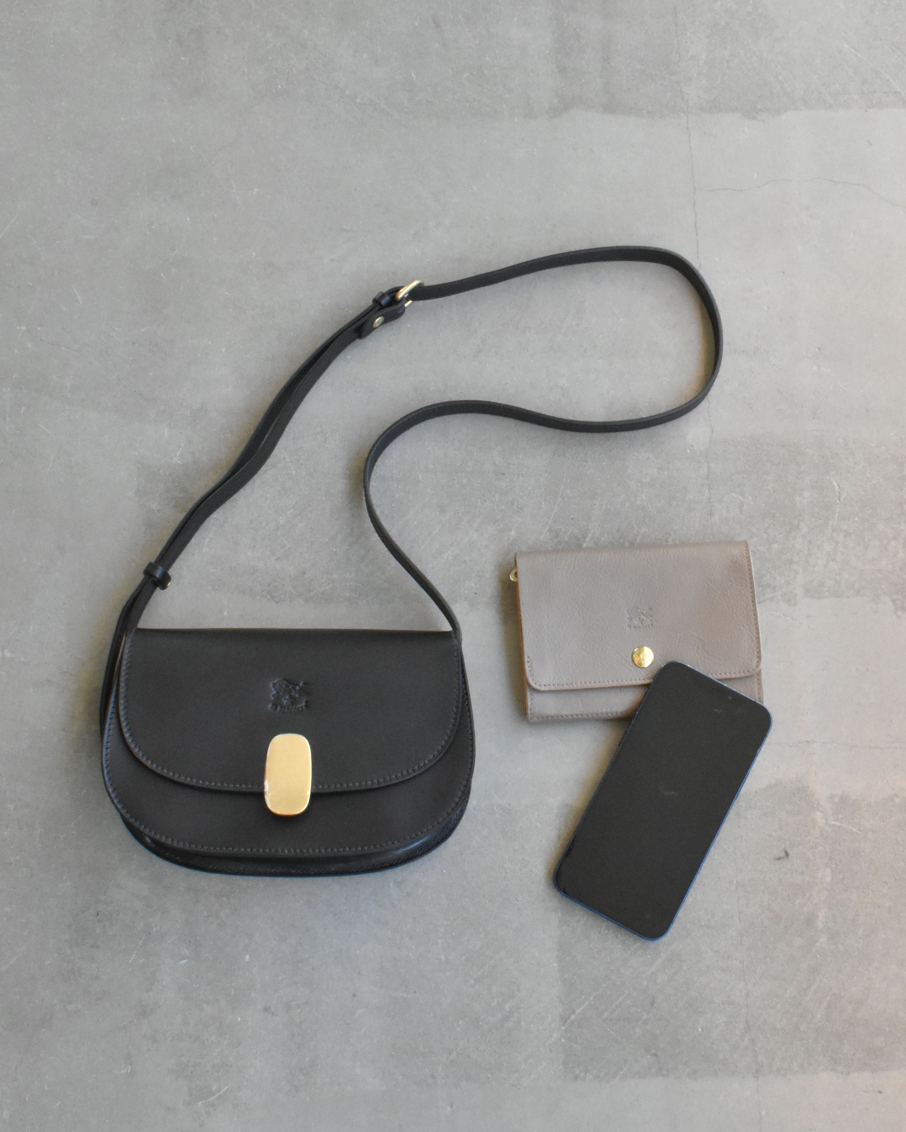 【イルビゾンテ】スムースレザー クロスボディバッグ 54252305411