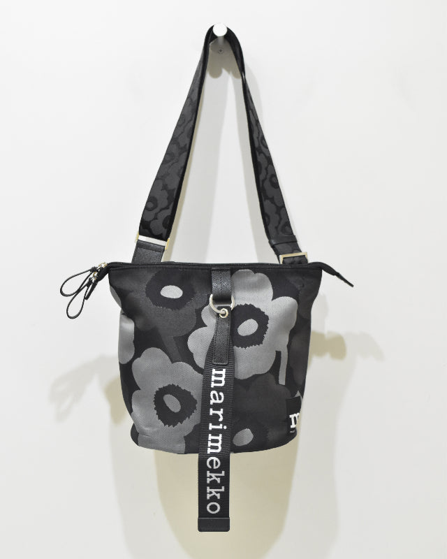 【マリメッコ】Carry All Unikko ショルダーバッグ 52254294634