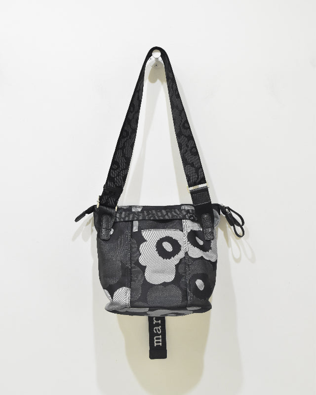【マリメッコ】Carry All Unikko ショルダーバッグ 52254294634