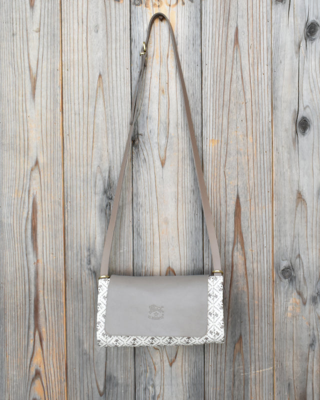 【イルビゾンテ】モノグラム プリント レザー クロスボディバッグ 54262305320