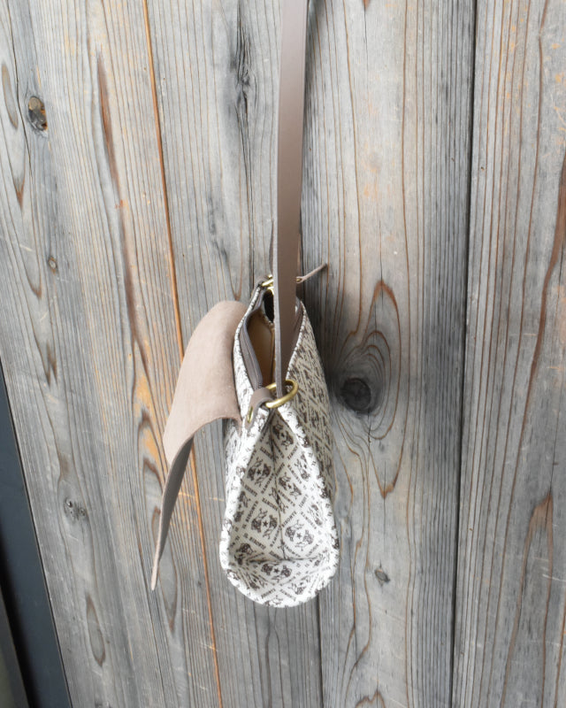 【イルビゾンテ】モノグラム プリント レザー クロスボディバッグ 54262305320