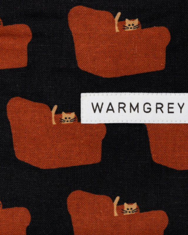 WARMGREY TAIL(ウォームグレーテール）/ ARMCHAIR FLAT POUCH - RED ON BLACK [S]バーンストア】