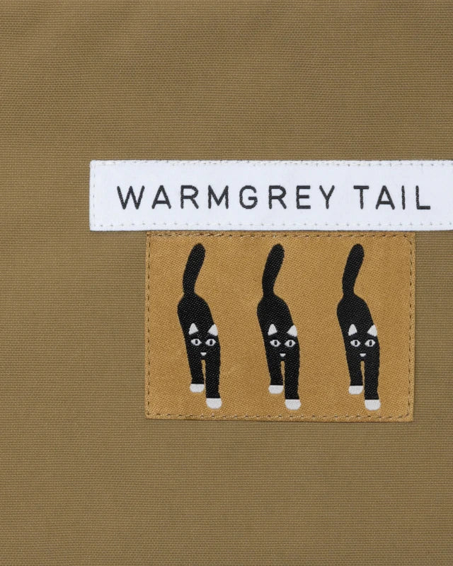 WARMGREY TAIL(ウォームグレーテール）/ CAT COMING LABEL FLAT POUCH - CAMEL [S]【バーンストア】