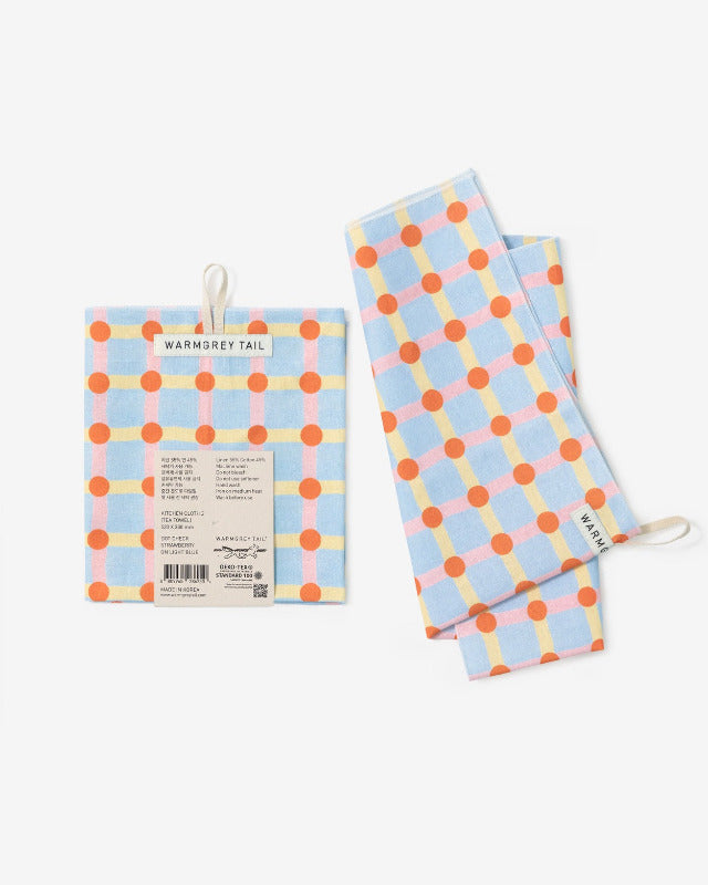 WARMGREY TAIL(ウォームグレーテール）/ DOT CHECK KITCHEN CLOTH 2 STRAWBERRY ON LIGHT BLUE